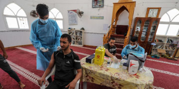 Should the unvaccinated be denied entry to mosques?