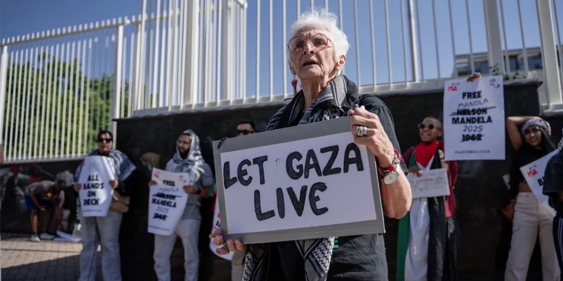 Demonstration outside Israeli embassy in support of flotilla activists
