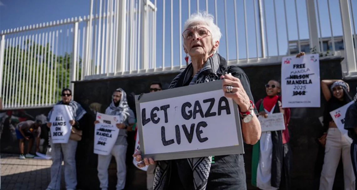 Demonstration outside Israeli embassy in support of flotilla activists